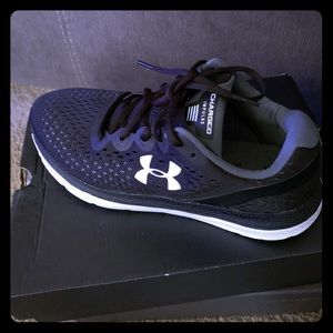 Never worn Under Amour tennis shoes.